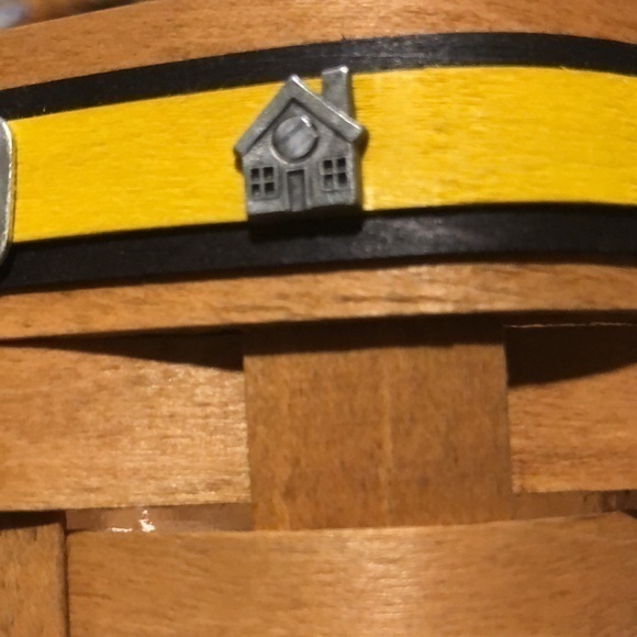 Longaberger basket in perfect condition thank you tag on the edge from 2006 - Picture 6 of 6